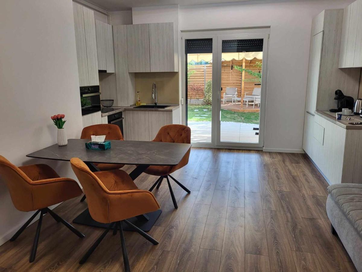 Sika Sunny Garden Apartment Arad Exterior photo