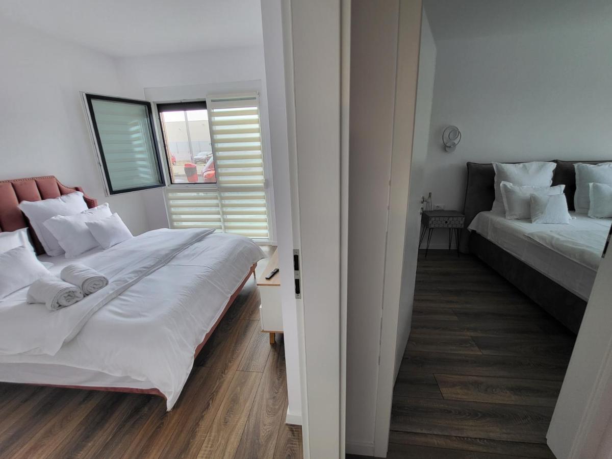 Sika Sunny Garden Apartment Arad Exterior photo