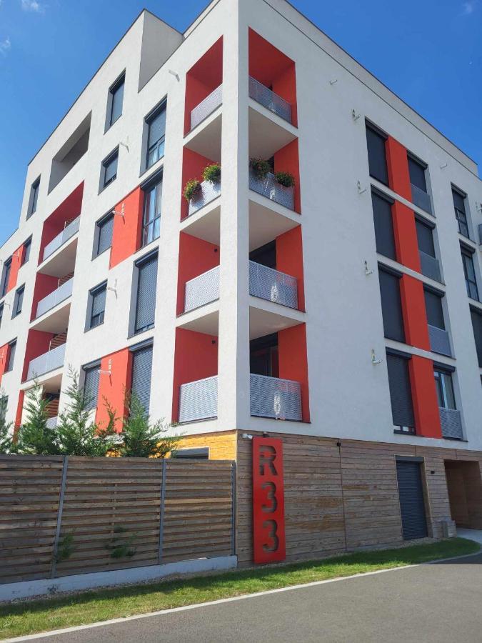 Sika Sunny Garden Apartment Arad Exterior photo